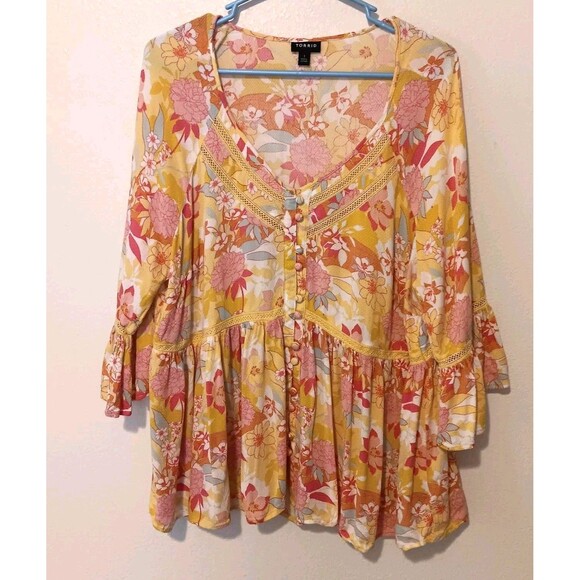 Torrid Yellow Floral Babydoll Blouse 3/4 Ruffle Sleeves Lace Trim Sz 14/16 - Picture 1 of 14